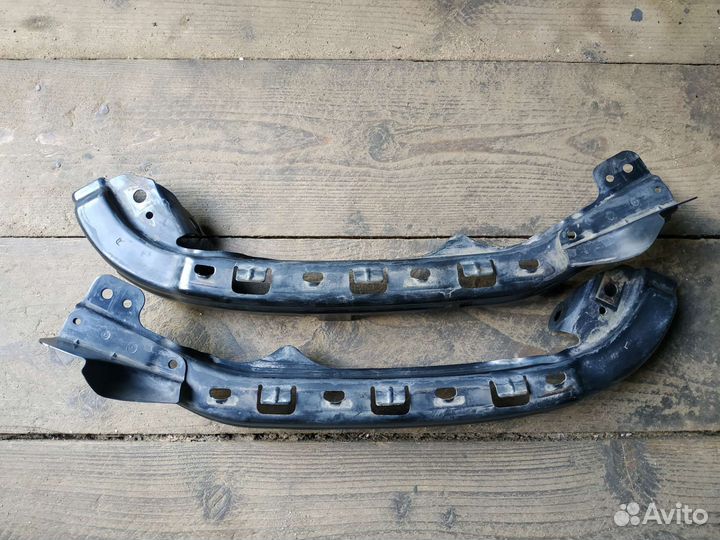 Кронштейн, направляющая фары Forester Sg рест