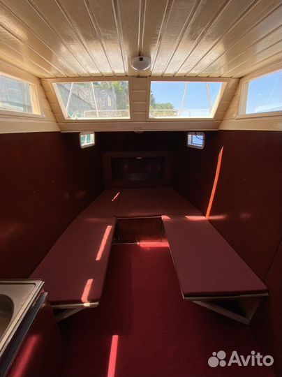 Прогулочный катер моторное судно