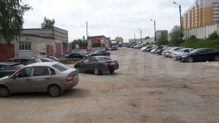 Машиноместо, > 30 м²