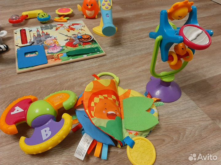 Развивающие игрушки для малышей пакетом