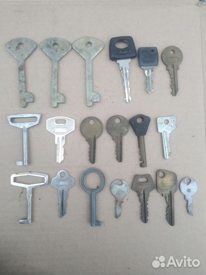 Коллекция дверных ключей