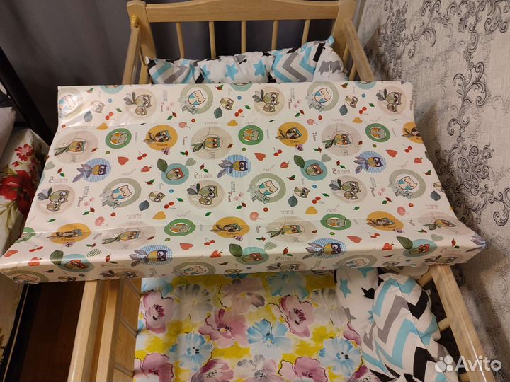 Пеленальная доска на кроватку