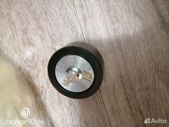 Ролик натяжителя ремня