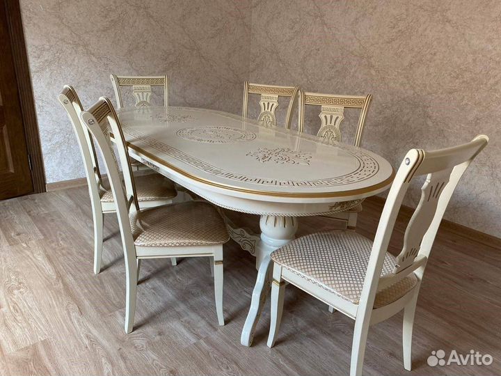 Кухонный стол и стулья