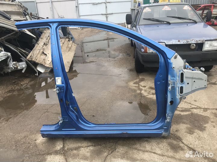 Порог со стойкой правый Nissan Note (E11) 2006-201