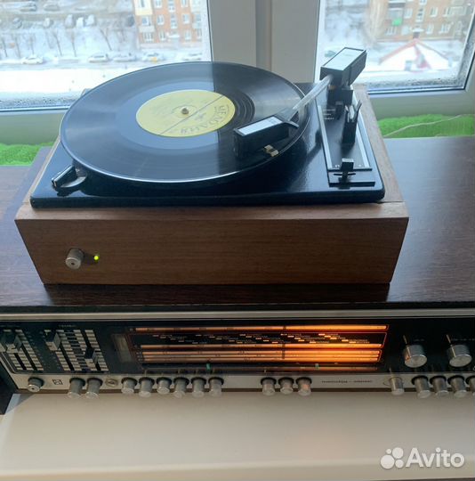 Проигрыватель виниловых пластинок исправный