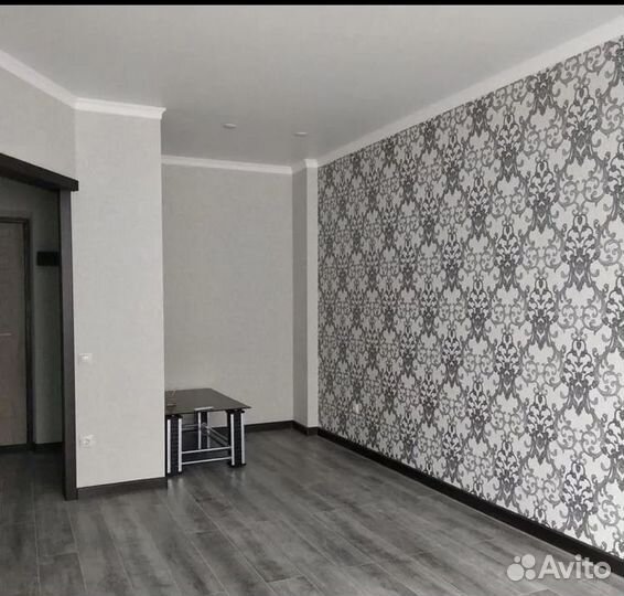 Поклейка обоев и отделка квартир ламинат, багет