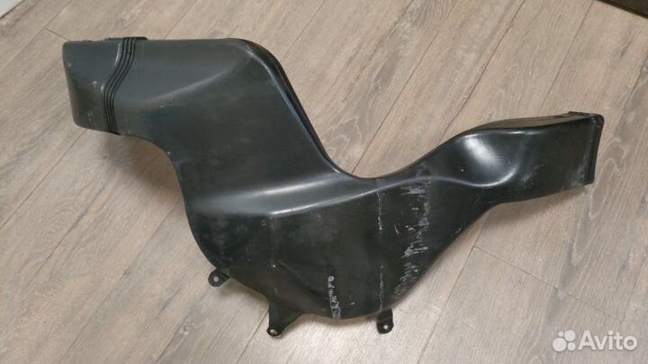 Воздуховод Audi A8 D3 6.0 BHT 2008