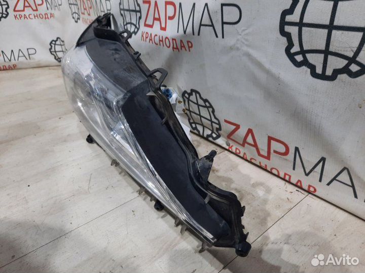 Стекло фары переднее правое Toyota Camry V70
