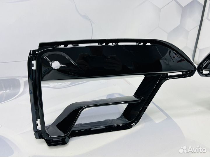 Боковые решетки бампера BMW G30 В Стиле F90 Глянец