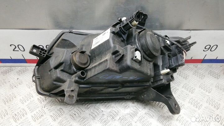 Фара Dacia Sandero (2012-2020)