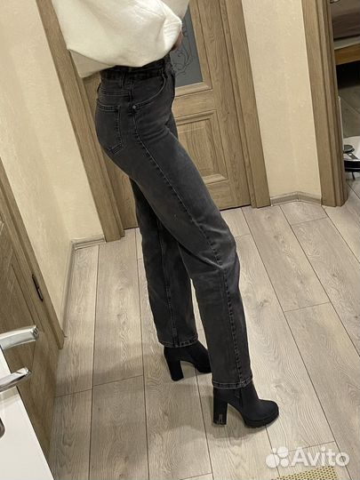 Джинсы с высокой посадкой трубы