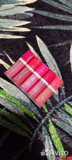 Помада Bourjois Souffle DE Velvet Бархатный флюид