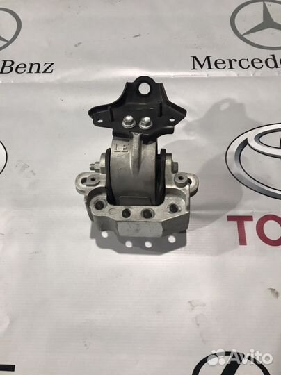 Toyota Camry V70 Подушка Двс