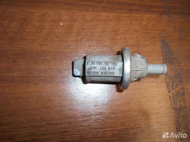 Клапан вентиляции топливного бака Audi 100 C4 1