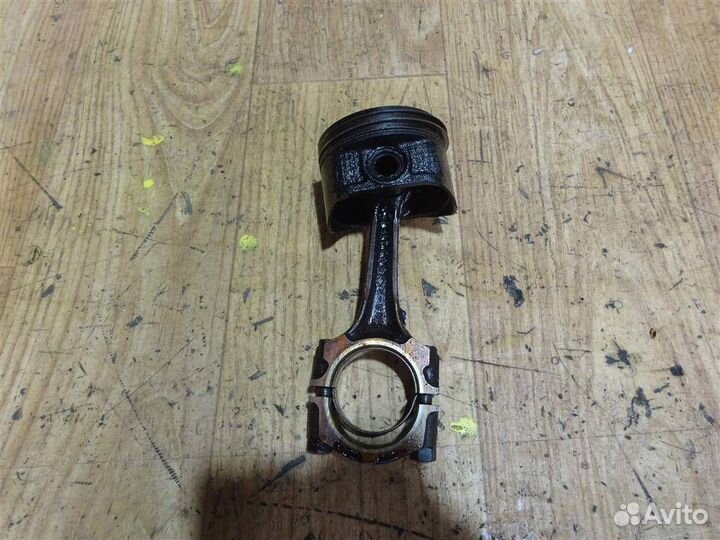 Поршень с шатуном Nissan Primera P10E 1990-1996