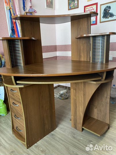Компьютерный - письменный стол