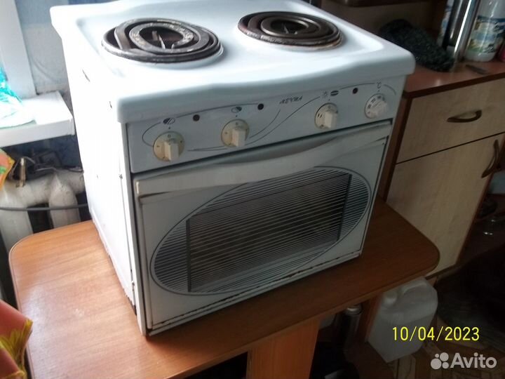 Духовка и две комфорки 