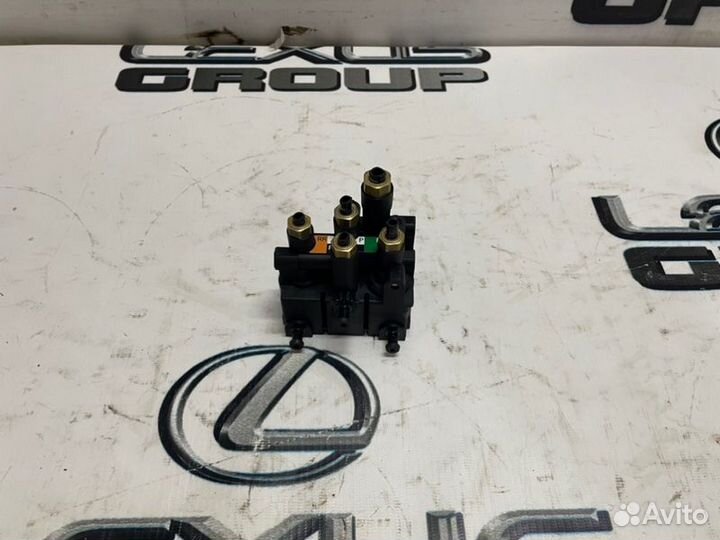 Клапан пневмоподвески зад. Land Rover Range Rover