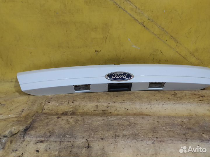 Накладка двери багажника Ford Fiesta 2008-2019