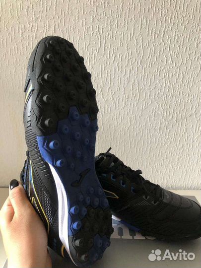 Футбольные бутсы