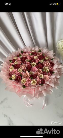 Букет из шоколадных конфет на выпускной