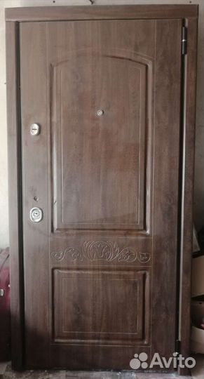 Дверь входная металлическая новая