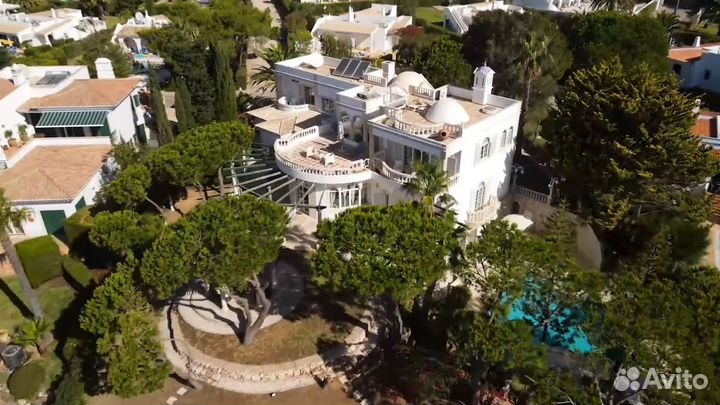 Отель на берегу моря