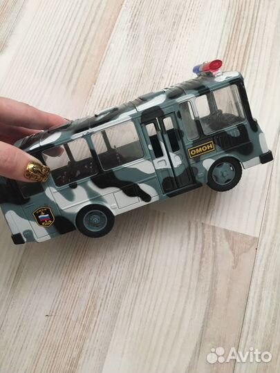 Машинки много