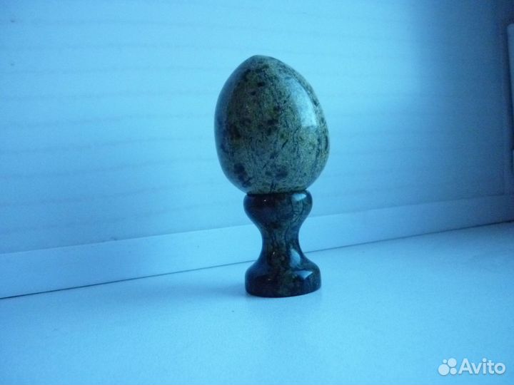 Яйцо пасхальное на подставке,камень, 9 см