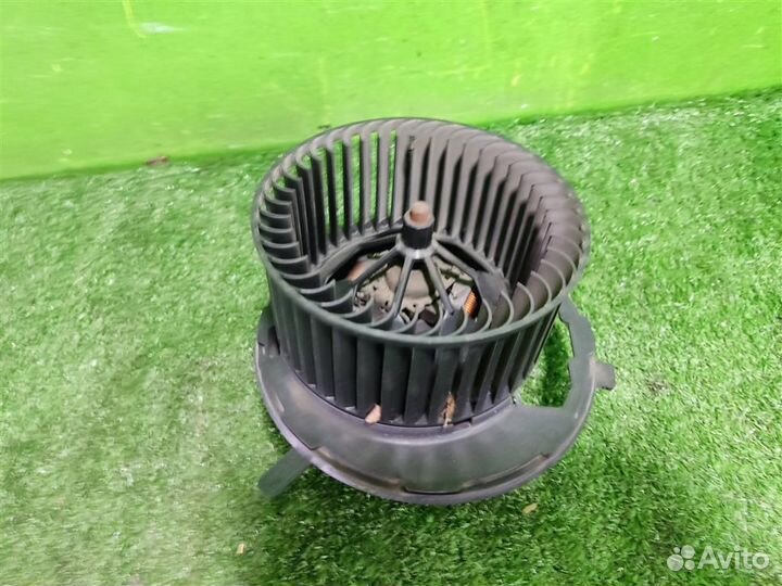 Моторчик печки volkswagen Golf Plus 2008