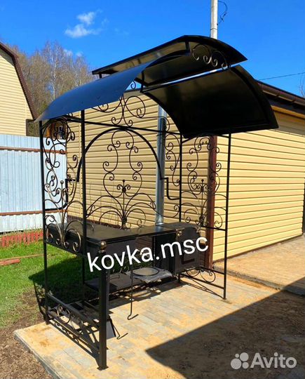 Мангал с крышей