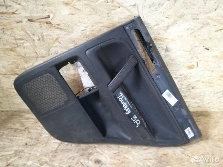 Обшивка двери задняя правая Volkswagen Touareg 3.2