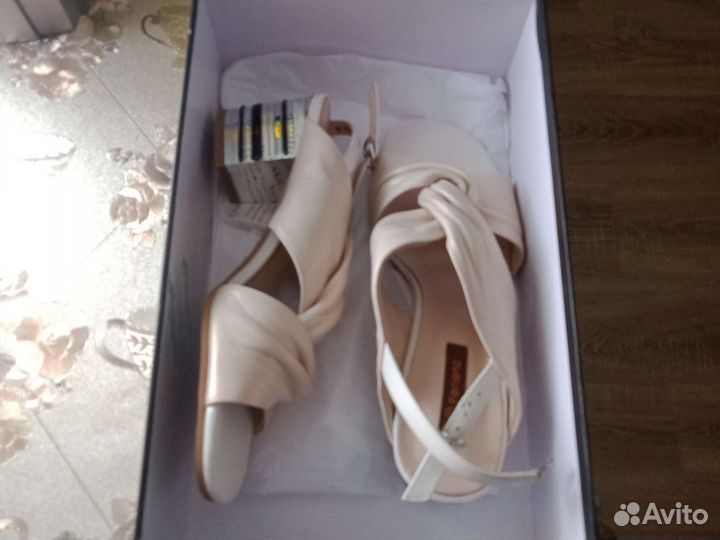 Босоножки женские