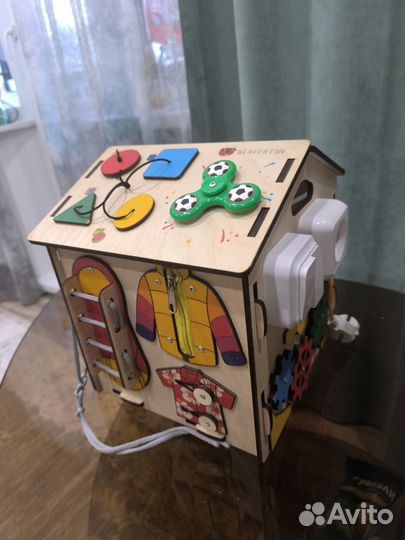 Бизиборд домик