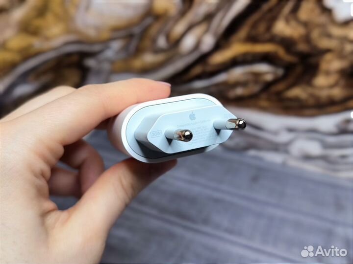 Зарядное устройство на iPhone 20w