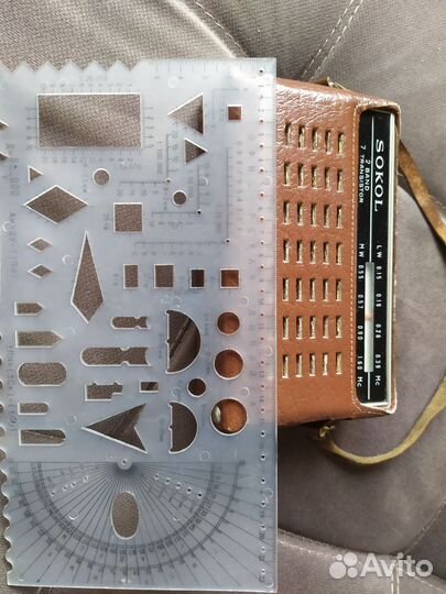 Советский портативный радиоприемник Сокол