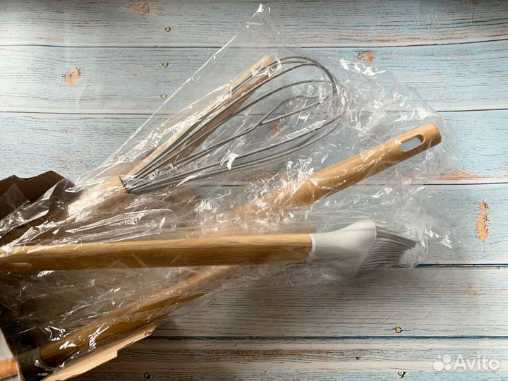 Новый комплект кухонных приборов