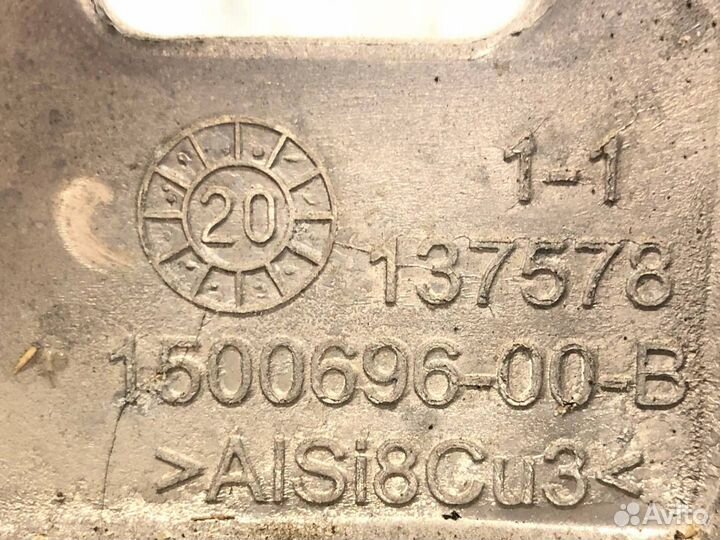 Кронштейн компрессора кондиционера Tesla Model 3