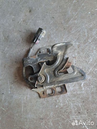 Замок капота Cadillac SRX