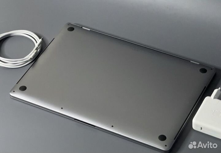 MacBook pro 16 (2019), 512 гб, i9, 2.4 Гц, 16 гб