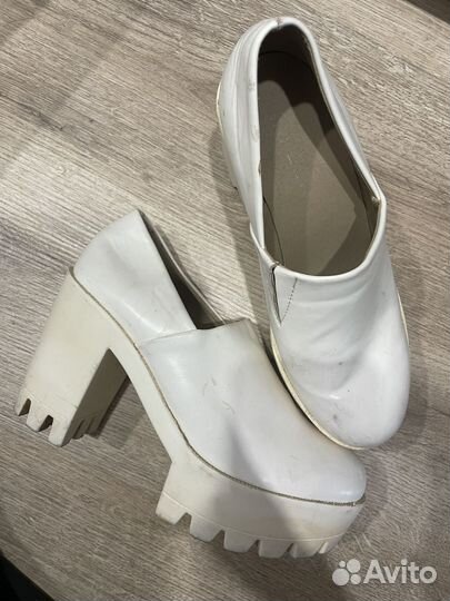 Туфли ботильоны белые