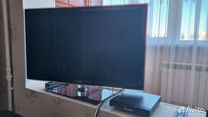 Телевизор Samsung UE37D5500