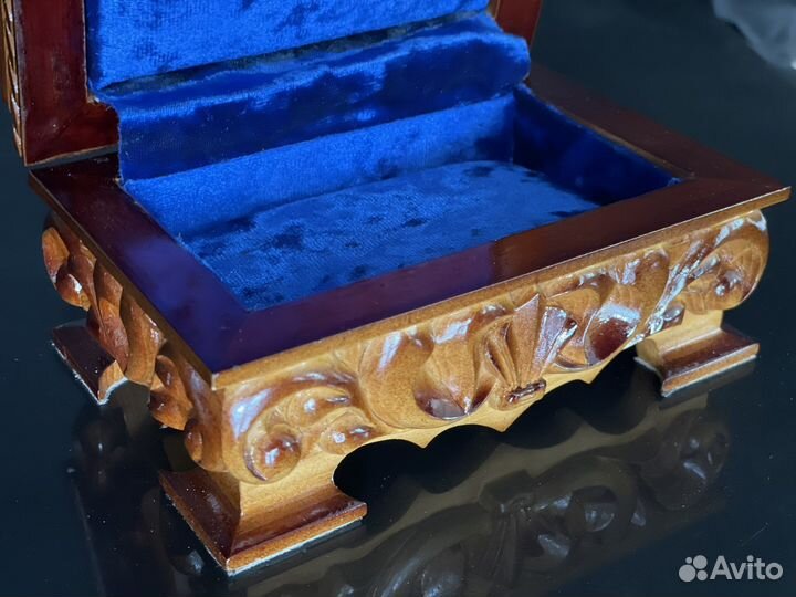 Шкатулка резная ручная работа