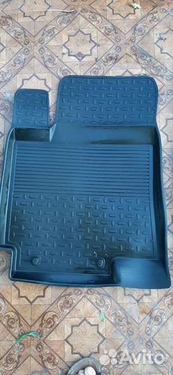 Автомобильные коврики резиновые