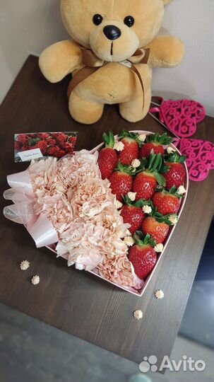 Сердце, клубника, цветы