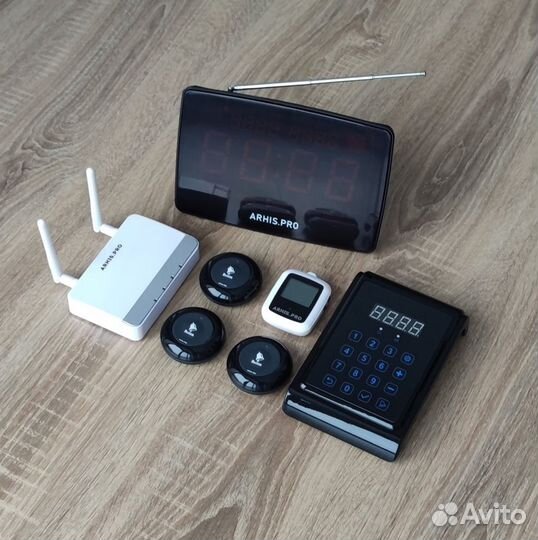 Кнопка вызова официанта, часы, табло, пуль, репите