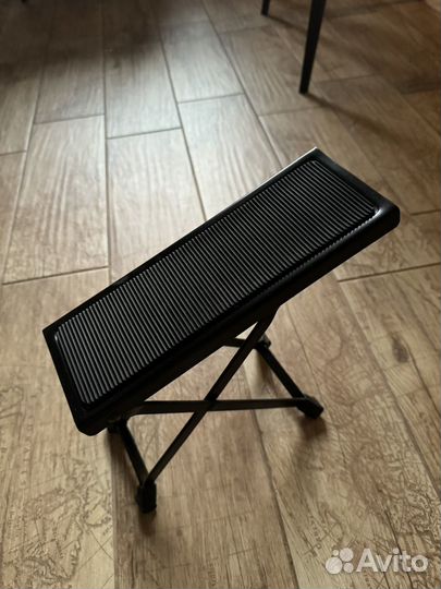 Подставка под ногу гитариста