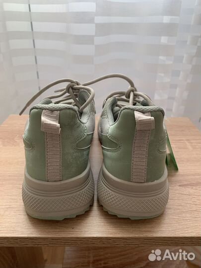Кроссовки женские 38 размер новые