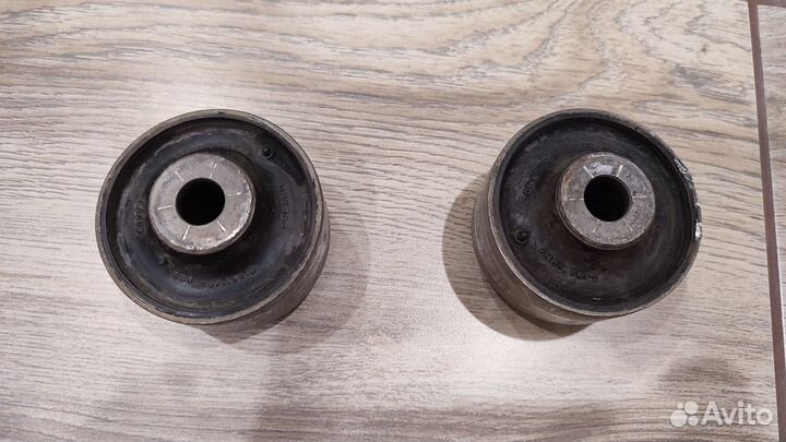 VAG 8S0 407 183 B сайлентблоки 2шт